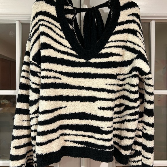 POL Sweaters - POL Black and White fuzzy Zebra Print Sweater w/tie back